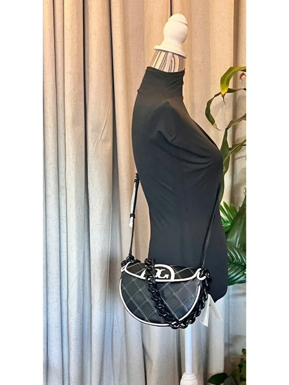 NEW WITH TAGS!  Authentic Tory Burch Black and White 1/2 Moon Fleming Handbag